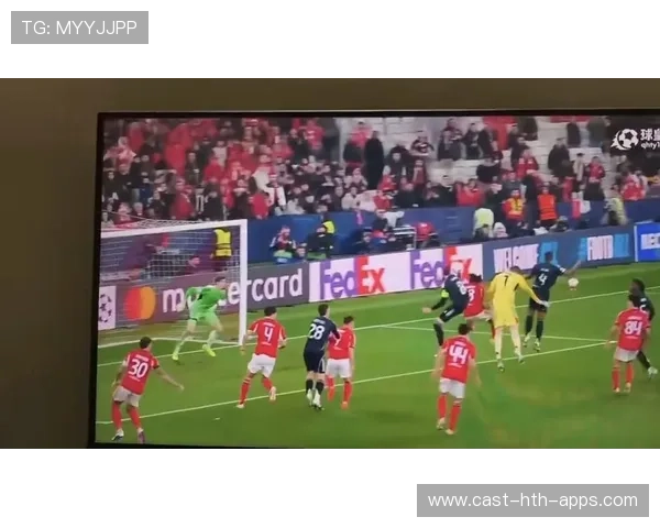 本菲卡门将高接低挡，表现稳健，本菲卡球员名单